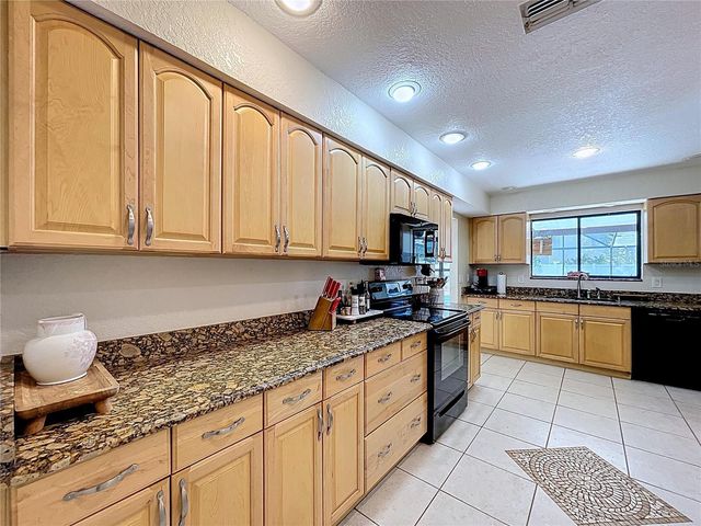 2205 ROSLYN LANE, Lakeland, FL 33812