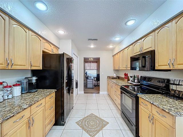 2205 ROSLYN LANE, Lakeland, FL 33812