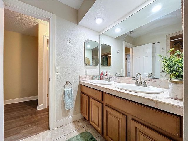 2205 ROSLYN LANE, Lakeland, FL 33812