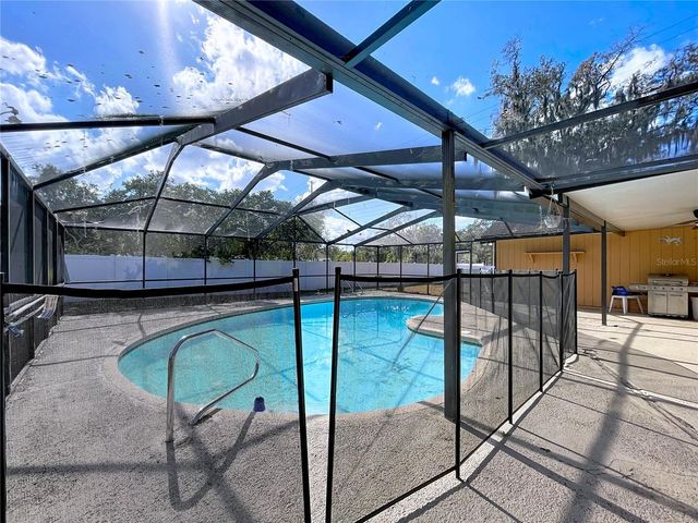 2205 ROSLYN LANE, Lakeland, FL 33812