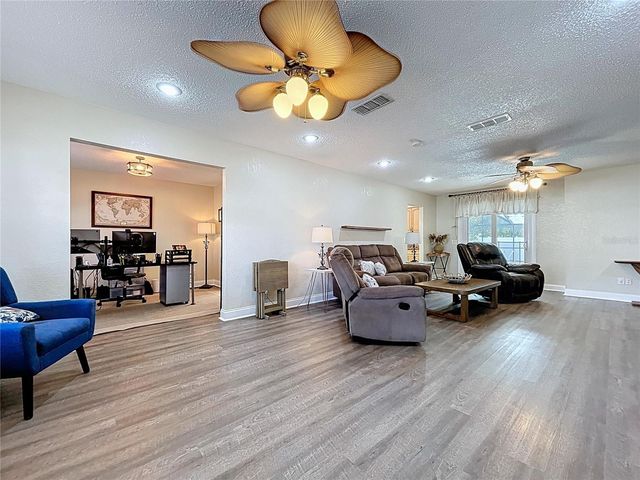 2205 ROSLYN LANE, Lakeland, FL 33812