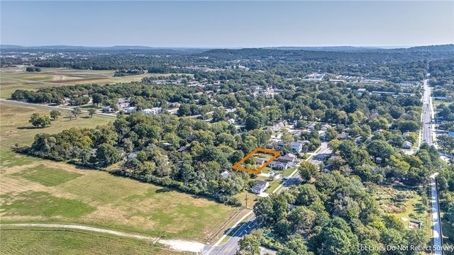 1766 N Janice Avenue, Fayetteville, AR 72703