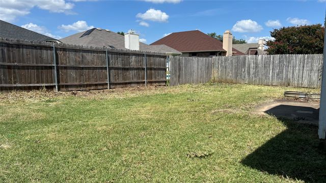 2612 Forest Creek Drive, Fort Worth, TX 76123