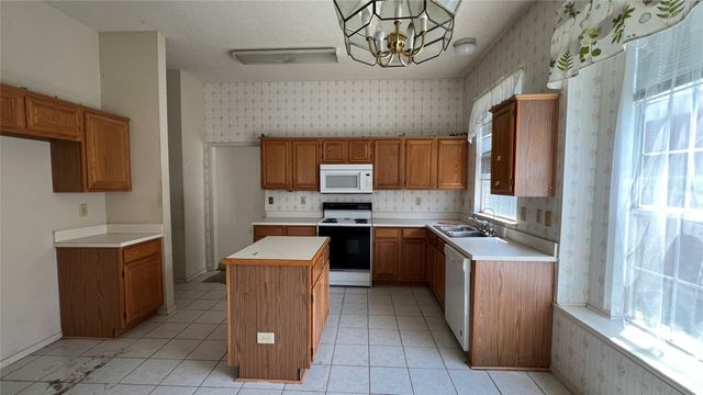 2612 Forest Creek Drive, Fort Worth, TX 76123