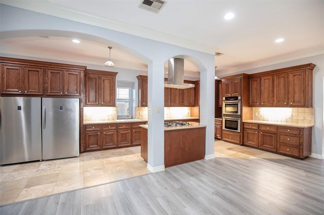 2535 Broadway Street, Dickinson, TX 77539