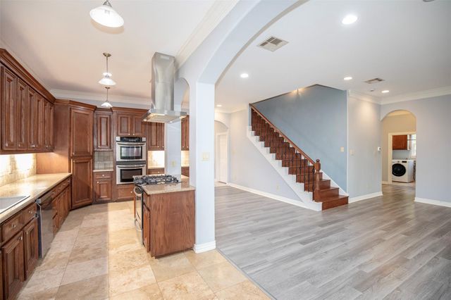 2535 Broadway Street, Dickinson, TX 77539