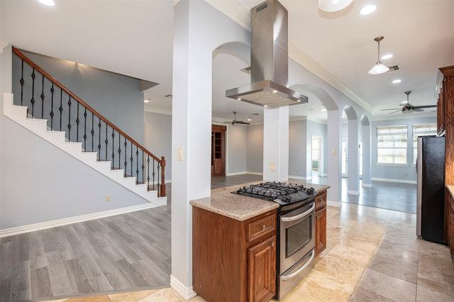 2535 Broadway Street, Dickinson, TX 77539