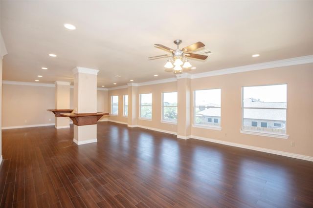 2535 Broadway Street, Dickinson, TX 77539