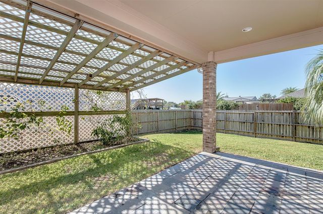 2535 Broadway Street, Dickinson, TX 77539