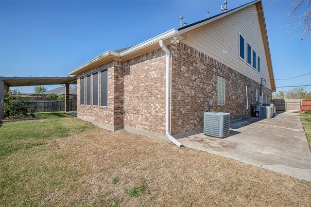 2535 Broadway Street, Dickinson, TX 77539