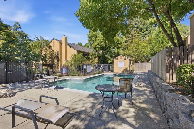 7413 Sunrise Blvd, Citrus Heights, CA 95610