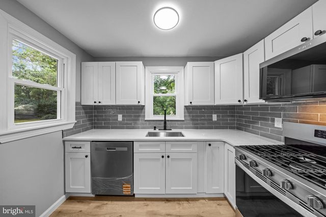 111 LINDEN TER, Williamstown, NJ 08094