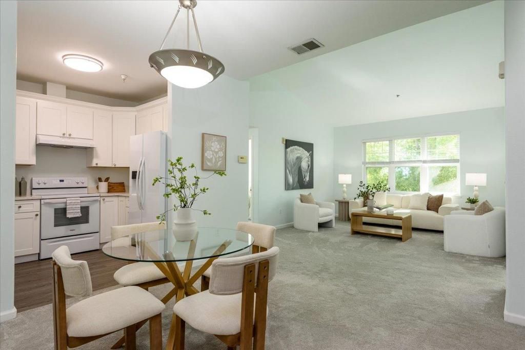 Image 3 of property listing at 453 E Okeefe Street 307, East Palo Alto, CA 94303