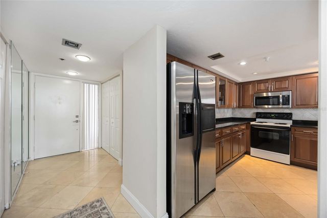 11 SUNSET DRIVE 505, Sarasota, FL 34236