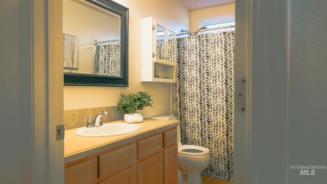 334 E Burney Glen Dr, Meridian, ID 83646