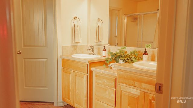 334 E Burney Glen Dr, Meridian, ID 83646