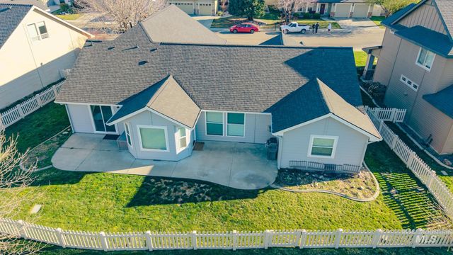 334 E Burney Glen Dr, Meridian, ID 83646