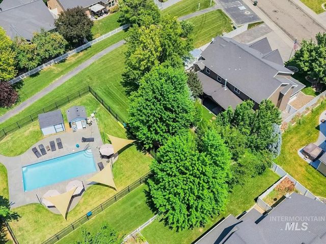 334 E Burney Glen Dr, Meridian, ID 83646