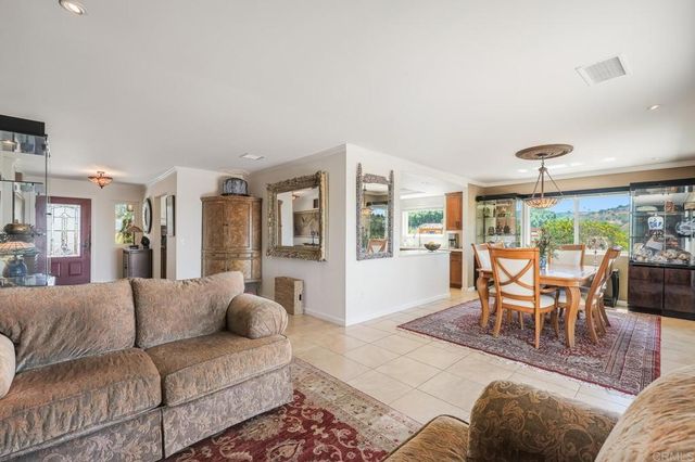 2668 Sugarpine Ln, Fallbrook, CA 92028