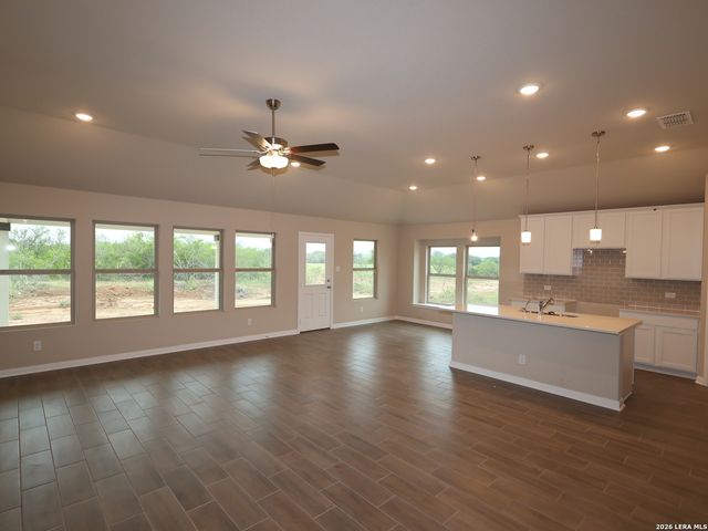 121 Greeley Drive, Floresville, TX 78114