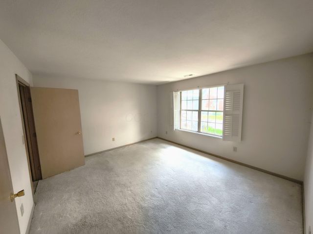 3577 Hunters Crossing Drive, Grove City, OH 43123