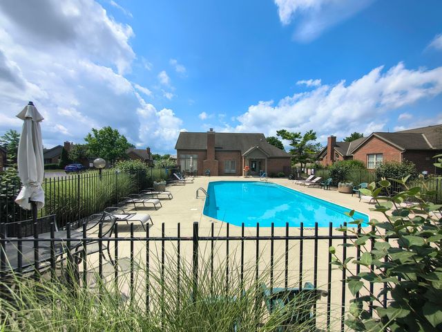 3577 Hunters Crossing Drive, Grove City, OH 43123
