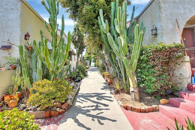 1752 1746 Lucretia Avenue, Los Angeles, CA 90026