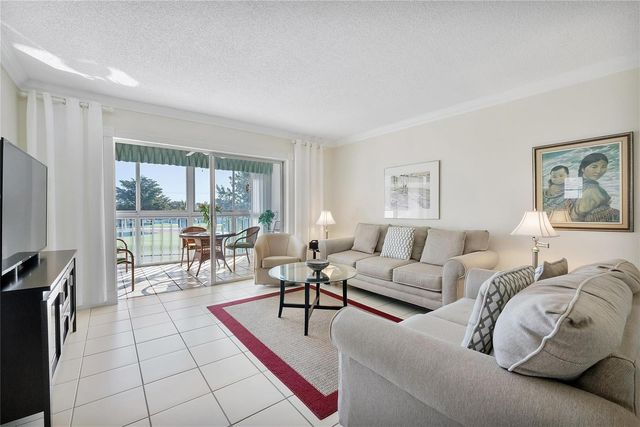 7787 Golf Circle Drive 312, Margate, FL 33063