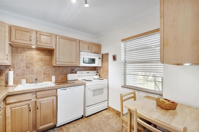 7787 Golf Circle Drive 312, Margate, FL 33063