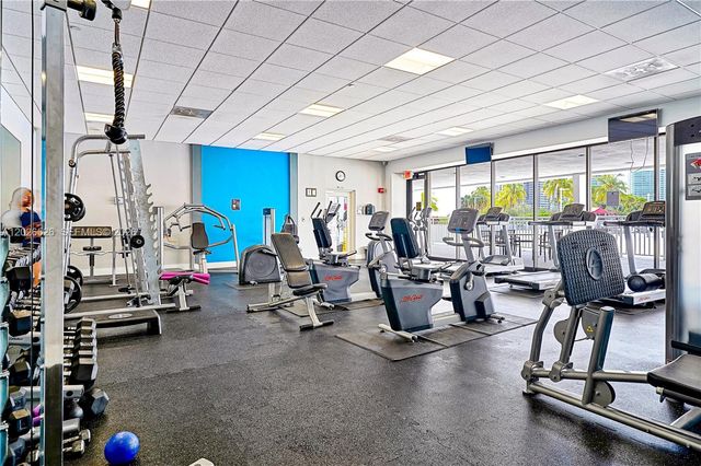 3625 N Country Club Dr 2610, Aventura, FL 33180