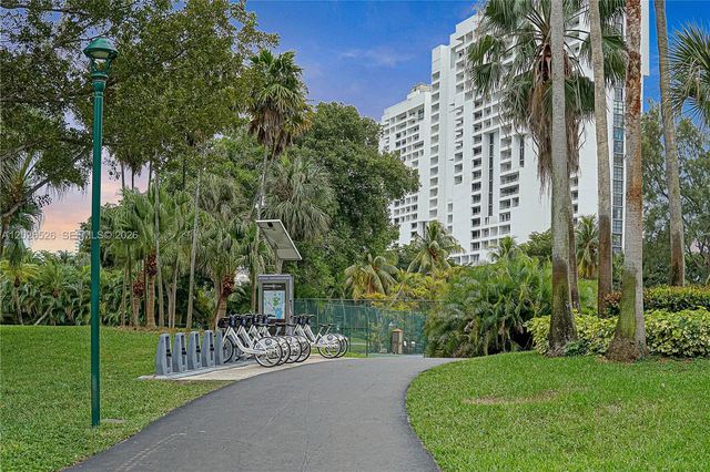 3625 N Country Club Dr 2610, Aventura, FL 33180