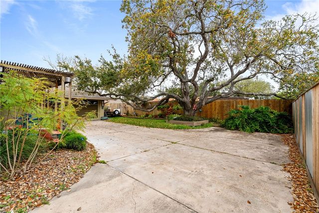 6626 Pharaoh Dr, Corpus Christi, TX 78412