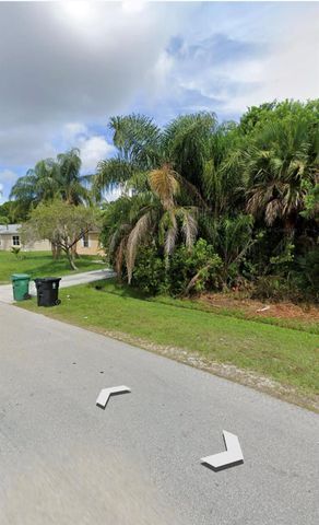 1843 SE Buttonwood Drive, Port St Lucie, FL 34952