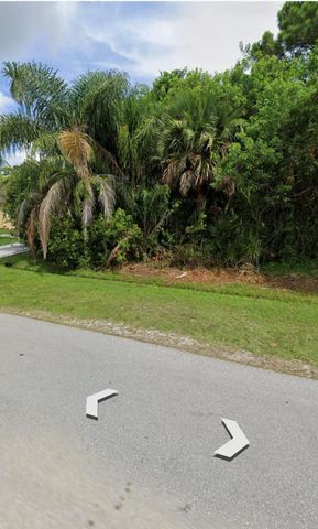 1843 SE Buttonwood Drive, Port St Lucie, FL 34952