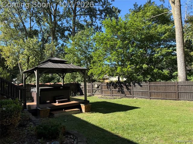 27210 Maple Wood Drive, Brownstown, MI 48174