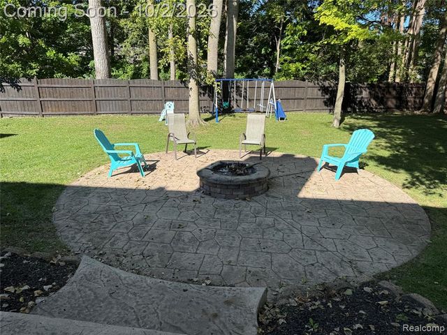 27210 Maple Wood Drive, Brownstown, MI 48174