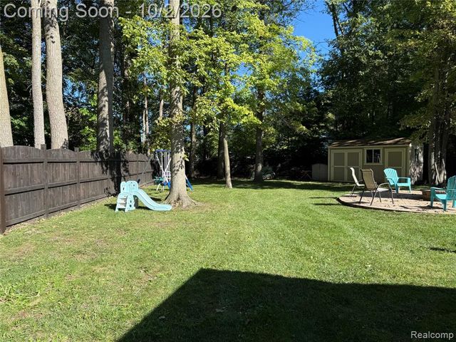 27210 Maple Wood Drive, Brownstown, MI 48174