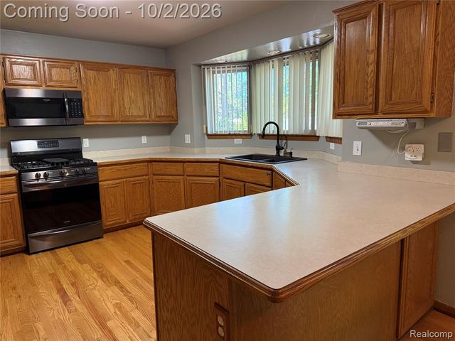 27210 Maple Wood Drive, Brownstown, MI 48174