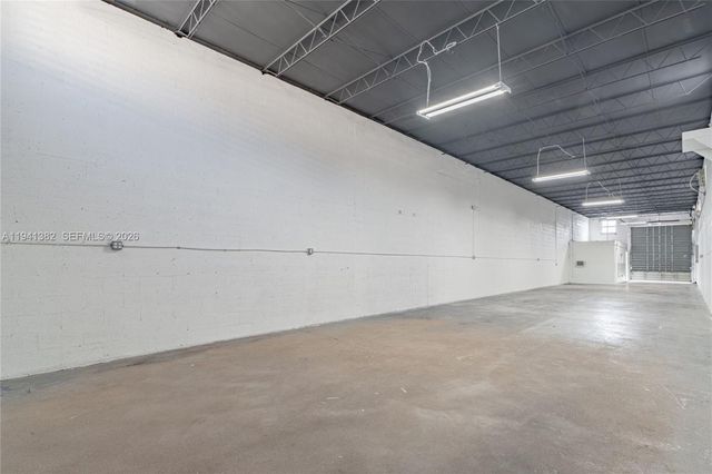 569 W 28th St, Hialeah, FL 33010