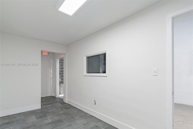 569 W 28th St, Hialeah, FL 33010