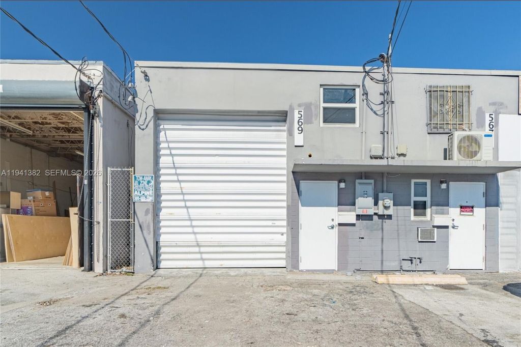 569 W 28th St, Hialeah, FL 33010