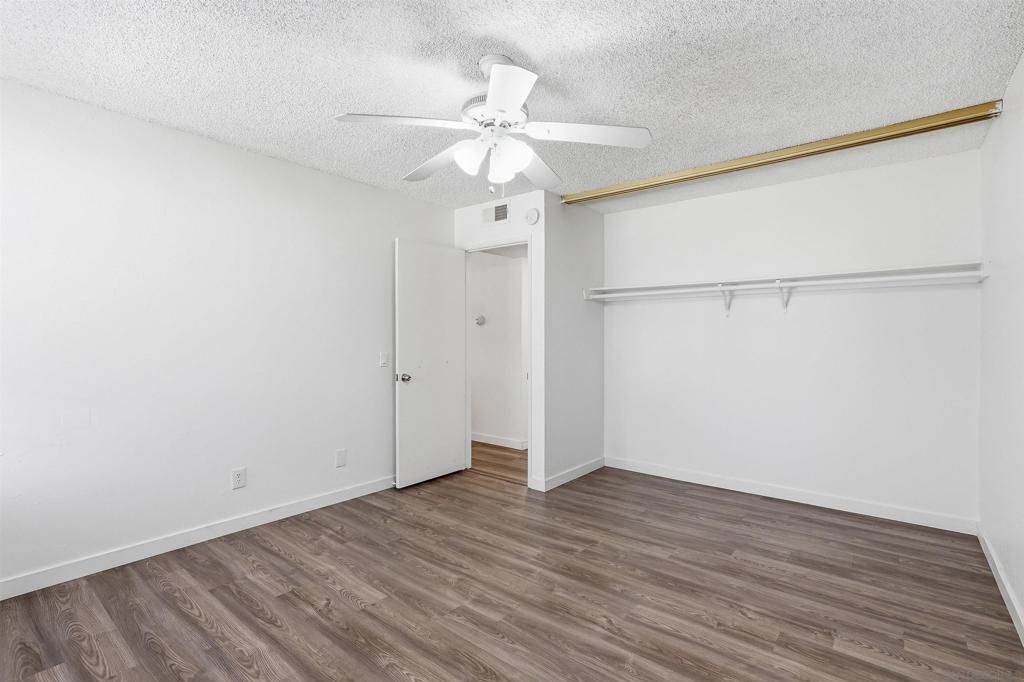 Image 12 of property listing at 6878 Navajo Rd 111, San Diego, CA 92119