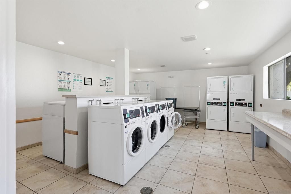 Image 18 of property listing at 6878 Navajo Rd 111, San Diego, CA 92119