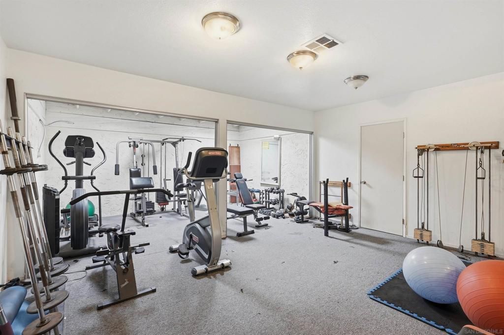 Image 20 of property listing at 6878 Navajo Rd 111, San Diego, CA 92119
