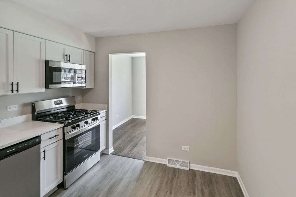 14129 S Hoxie Avenue, Burnham, IL 60633 — photo 5