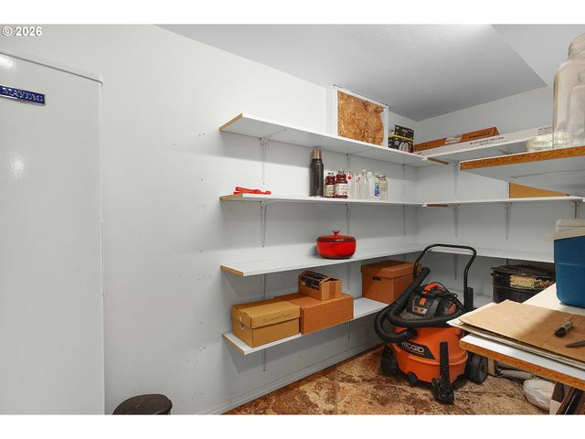 135 CHAMPAGNE Dr, Roseburg, OR 97471