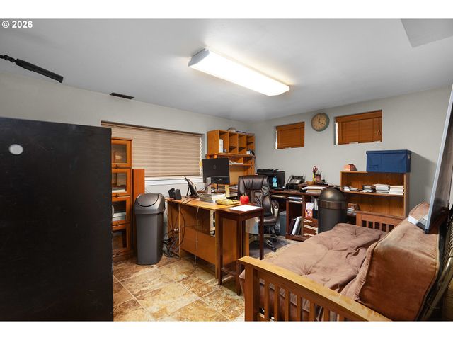 135 CHAMPAGNE Dr, Roseburg, OR 97471