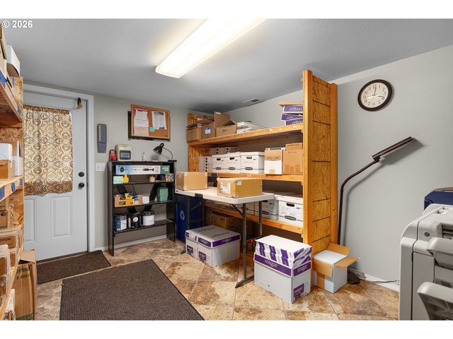 135 CHAMPAGNE Dr, Roseburg, OR 97471