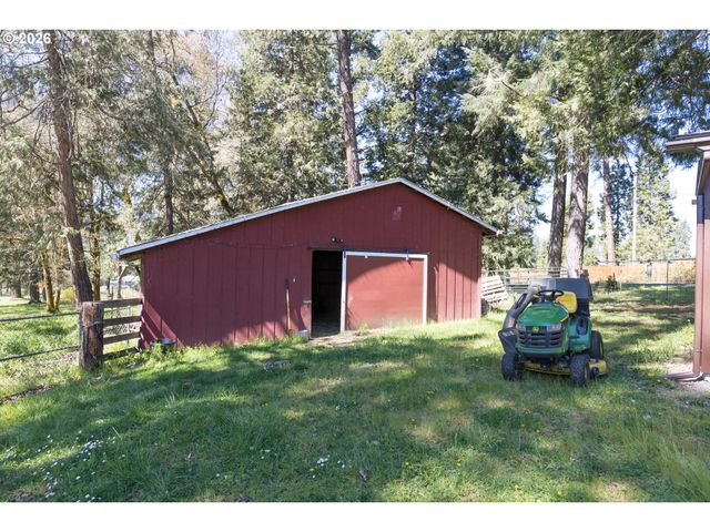 135 CHAMPAGNE Dr, Roseburg, OR 97471