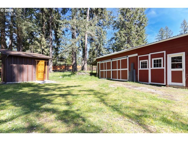 135 CHAMPAGNE Dr, Roseburg, OR 97471